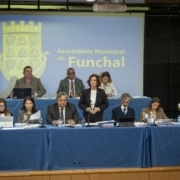 Regulamento de Horários de Funcionamento de Estabelecimentos e Atividades Ruidosas do Município do Funchal aprovado em Assembleia Municipal